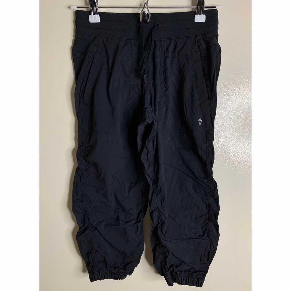 Ivivva • 12 • Live to Move Crop Pant Black